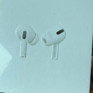 Apple AirPods Pro with MagSafe in White
